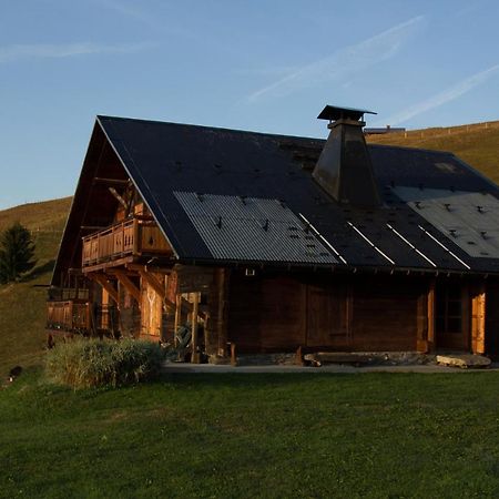 Reine Des Aravis - Chalet Isole Flumet Exterior photo