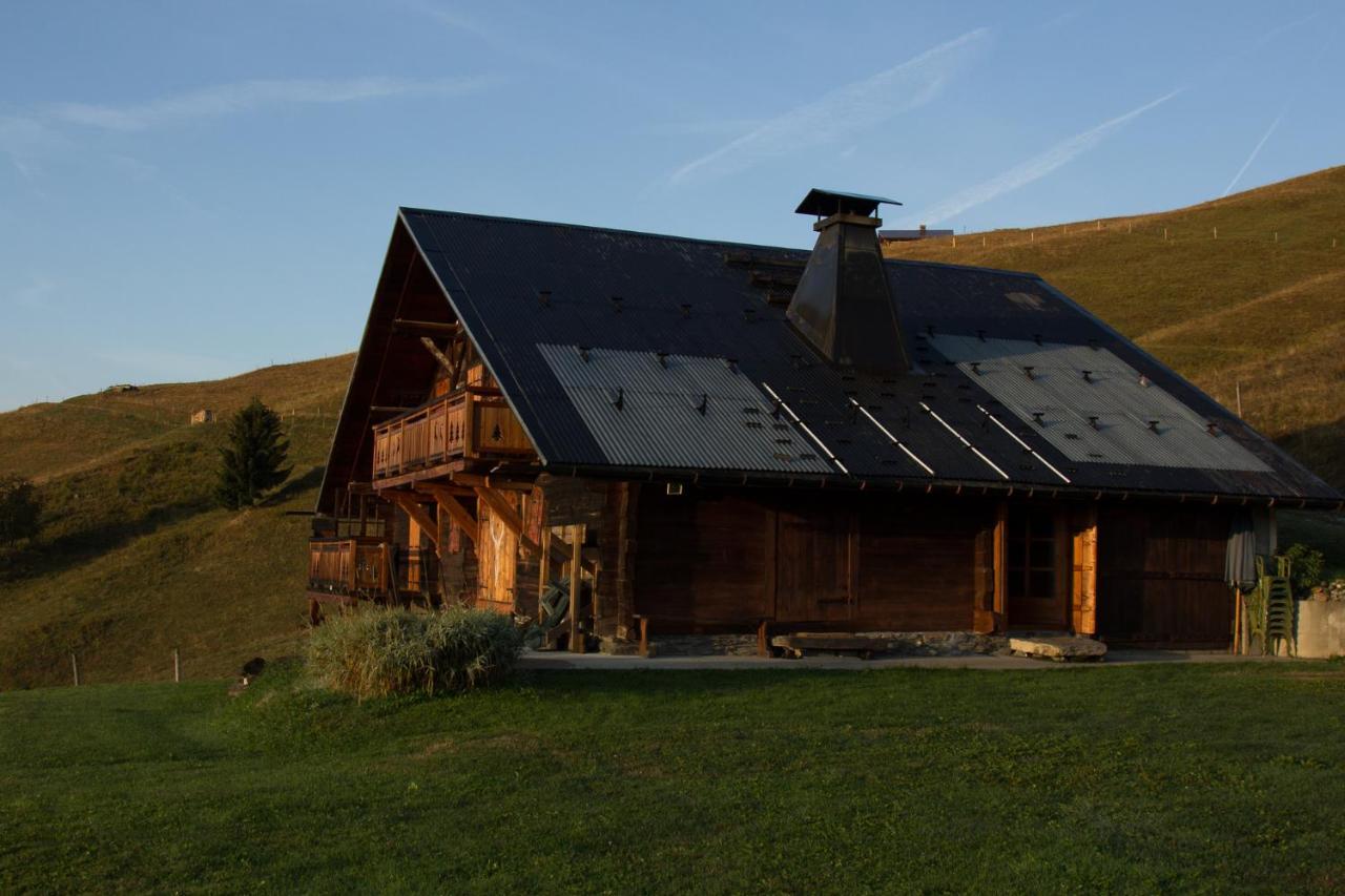 Reine Des Aravis - Chalet Isole Flumet Exterior photo
