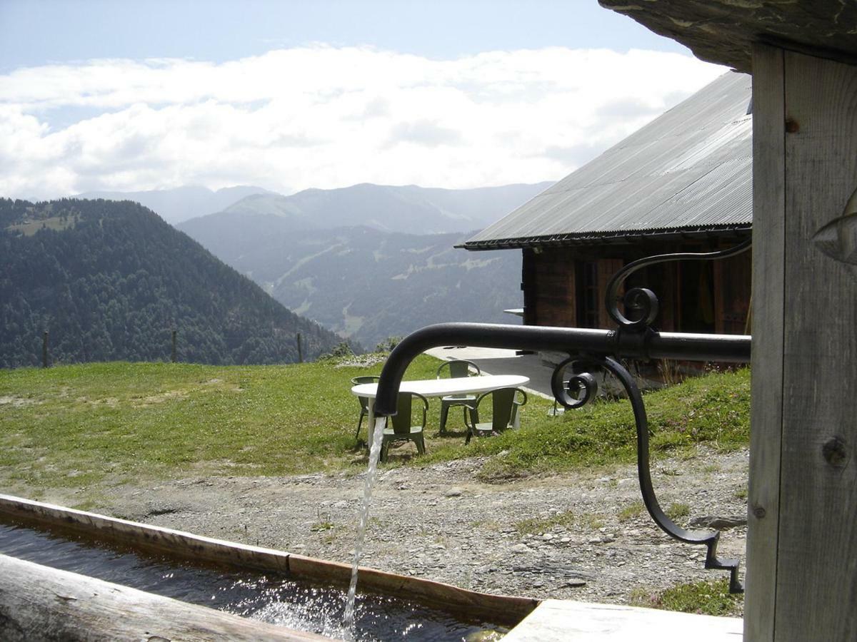 Reine Des Aravis - Chalet Isole Flumet Exterior photo