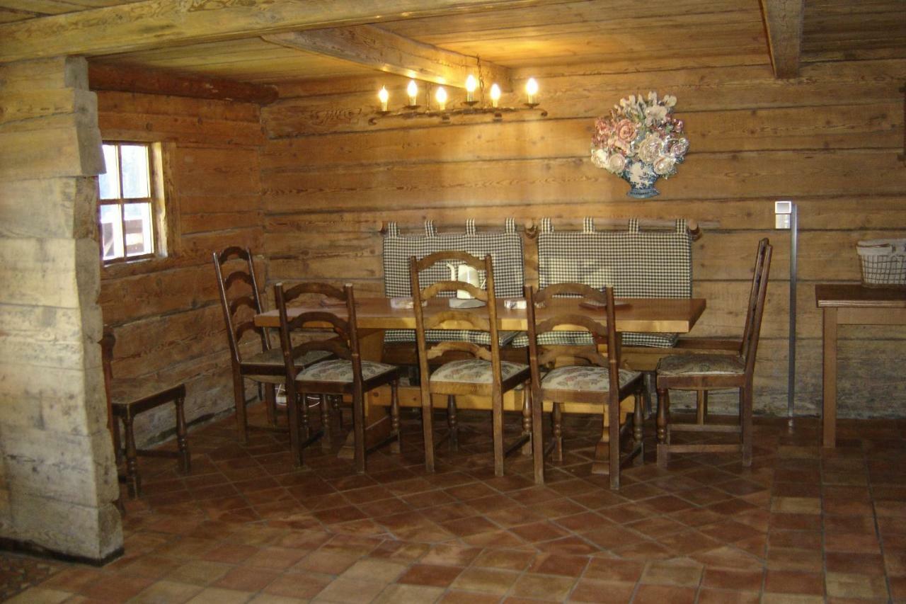 Reine Des Aravis - Chalet Isole Flumet Exterior photo