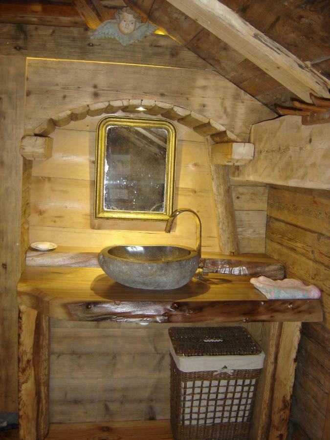 Reine Des Aravis - Chalet Isole Flumet Exterior photo