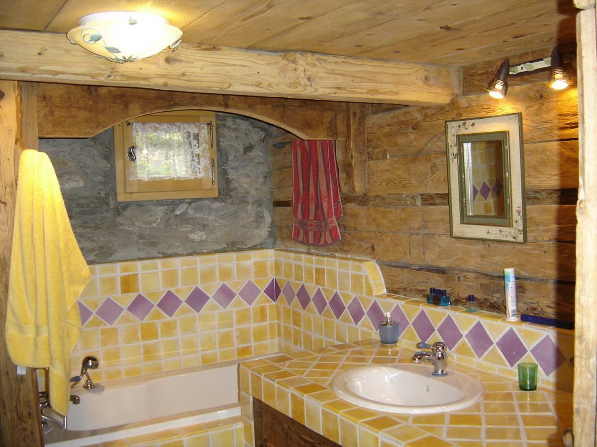 Reine Des Aravis - Chalet Isole Flumet Exterior photo