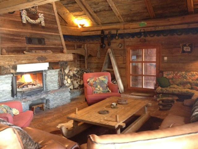 Reine Des Aravis - Chalet Isole Flumet Exterior photo