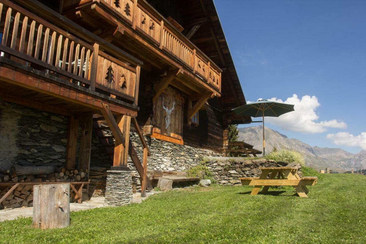Reine Des Aravis - Chalet Isole Flumet Exterior photo