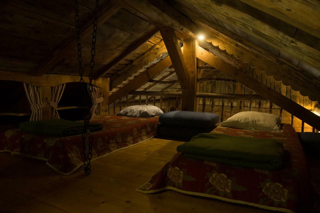 Reine Des Aravis - Chalet Isole Flumet Exterior photo