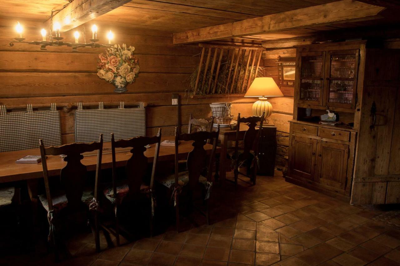 Reine Des Aravis - Chalet Isole Flumet Exterior photo