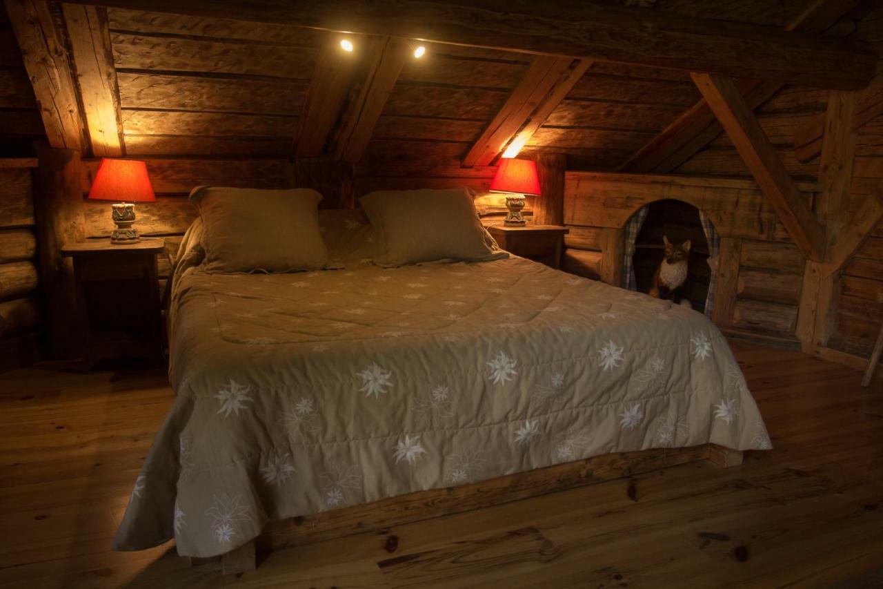 Reine Des Aravis - Chalet Isole Flumet Exterior photo