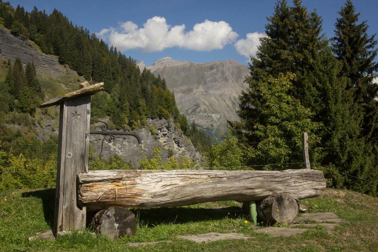 Reine Des Aravis - Chalet Isole Flumet Exterior photo