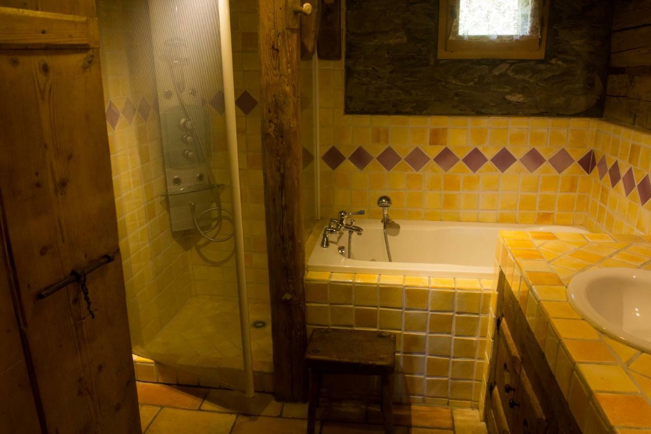 Reine Des Aravis - Chalet Isole Flumet Exterior photo