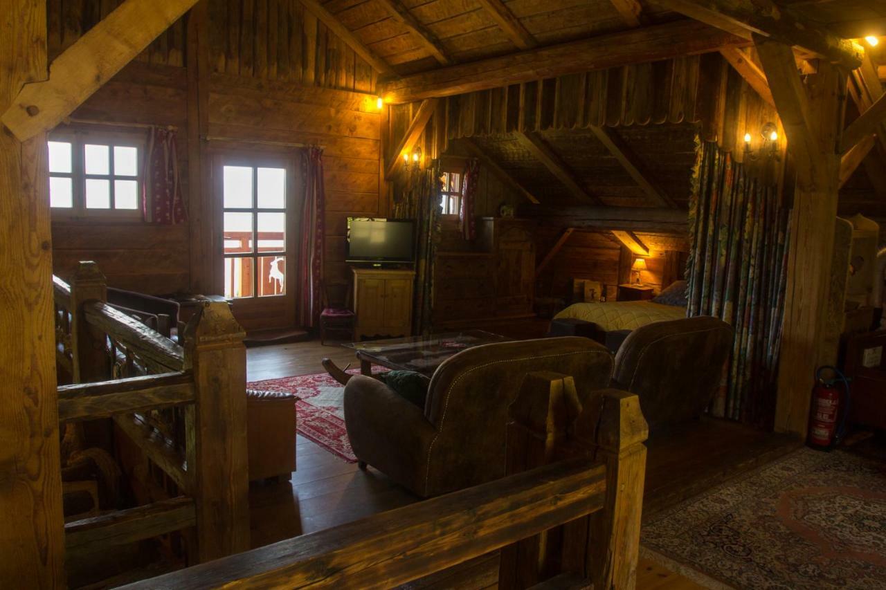 Reine Des Aravis - Chalet Isole Flumet Exterior photo